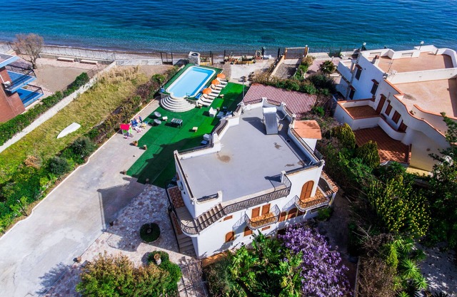casa / villa whit private beach- CASTELDACCIA