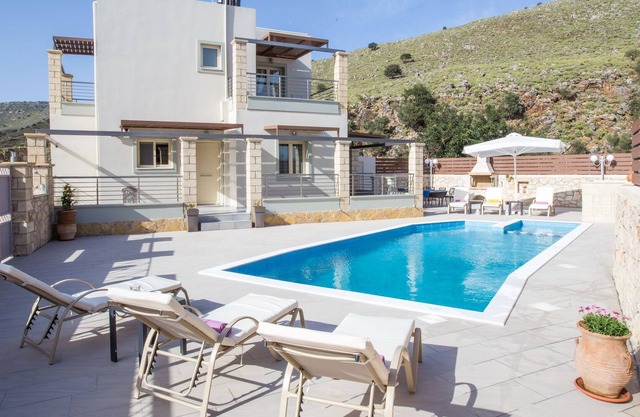 Villa on the hill with amazing view!