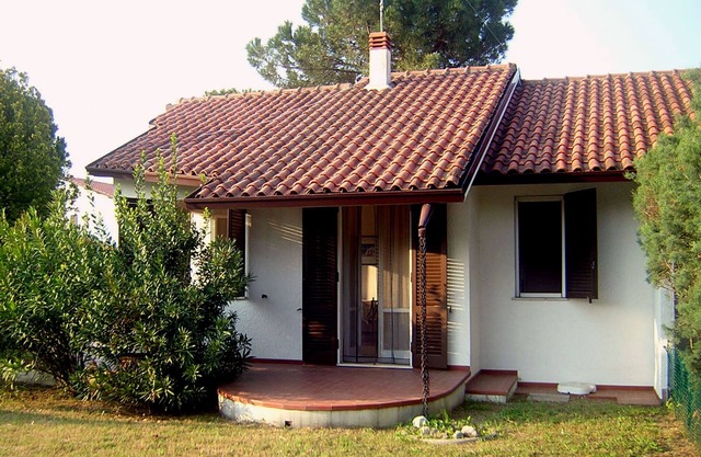 Villa Club en la planta baja con gran jardín privado en una zona verde y tranquila.