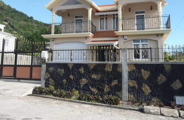 Villa Orchidee es con gran espacio, prov WIFI gratis, agradable para pareja, playa 5 min.