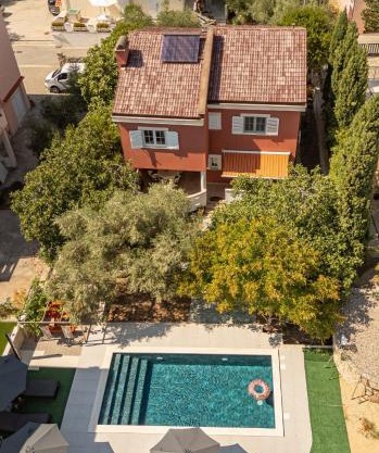 Villa Pagus with pool and private parking