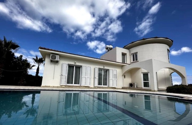 Villa Palmer - Luxury Four bed Villa With Pool