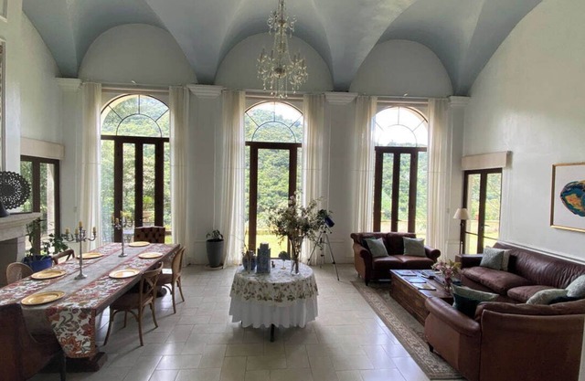 Villa Panorama de Lujo y Tranquilidad en el Corazón del Valle