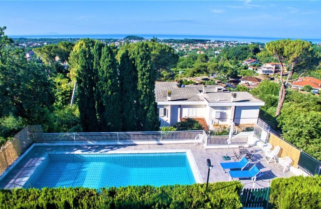 VILLA PANORAMICA CON PISCINA E GIARDINO PER 6 A MINTURNO