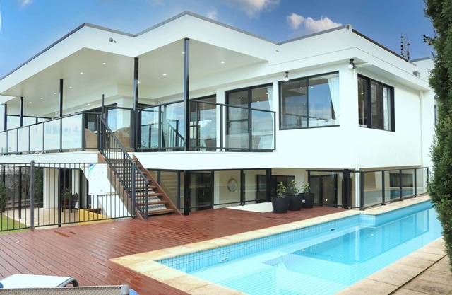 Villa Paradiso - Pool and Beach Front