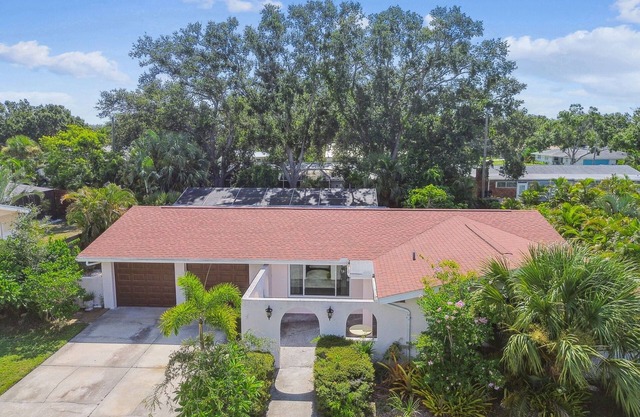 Villa Paradiso - Private 3 Bed Pool Home by Gulf Coast Holiday Homes