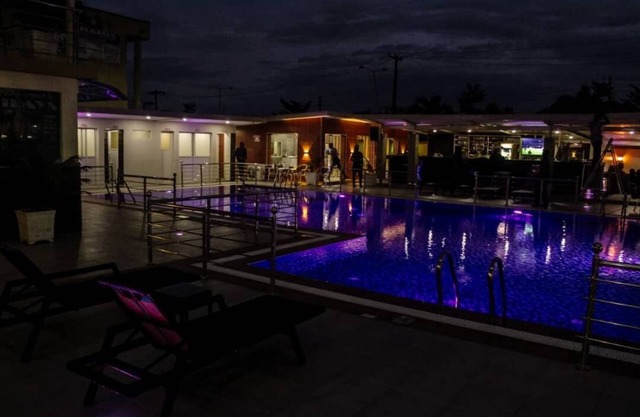 Villa Park Hotels