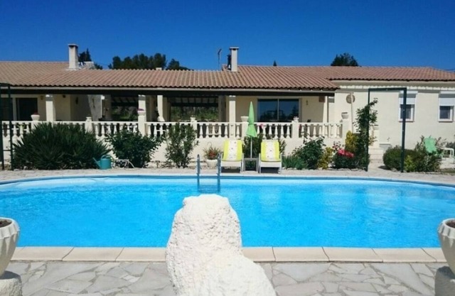 VILLA PARROQUETS