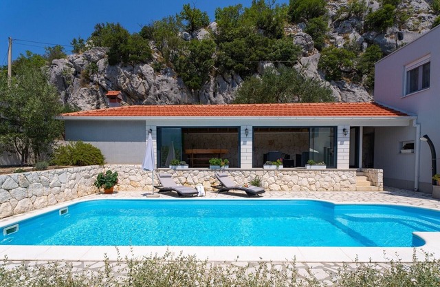 Villa Pasika private 31m2 pool, summer kitchen