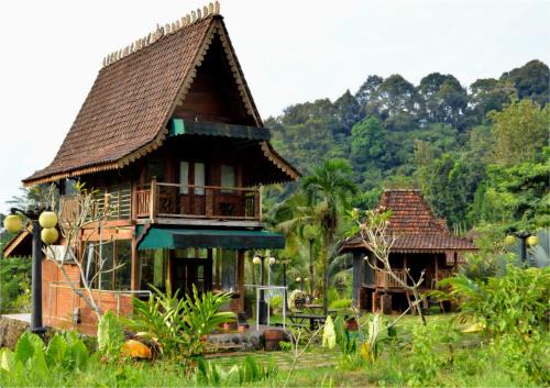 Villa Paviliun by Santosa Stable & Resort