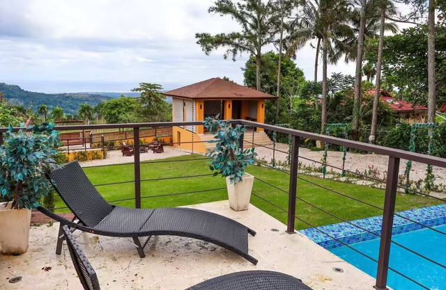 Villa Paz I el cupey, juegos, piscina y jacuzzi