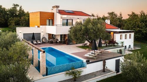 Villa Pedena by Villas Holiday