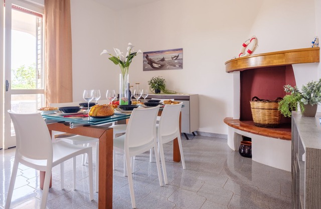 Villa 'Perla Marina Luxury' with Sea View, Wi-Fi and Air Conditioning