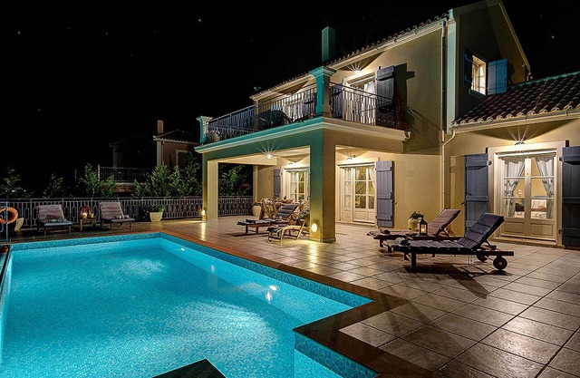 Villa Persephone: esta villa cuenta con una piscina privada, WI-FI e incluye vistas al mar.