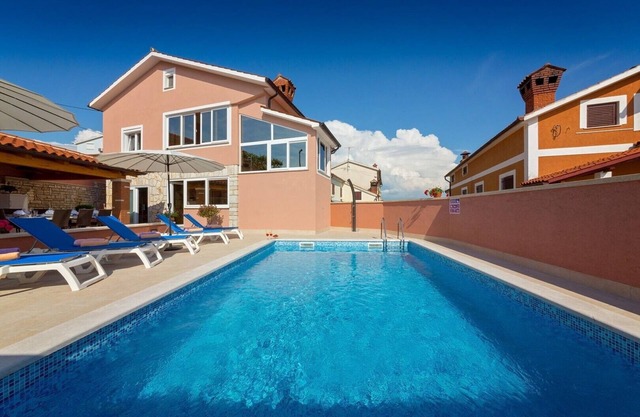 Villa Petra - Encantadora villa cerca de Porec, con piscina privada, sauna y jacuzzi