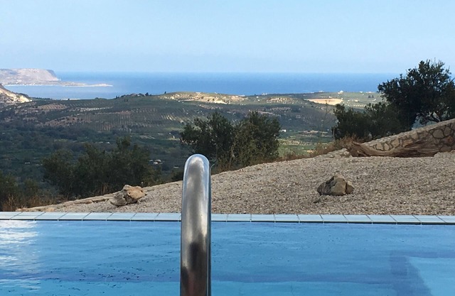 Villa Petra-Piscina privada- Vistas al mar, WIFI en todas las habitaciones
