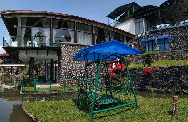 Villa Pinggir Danau Puncak for 30 pax