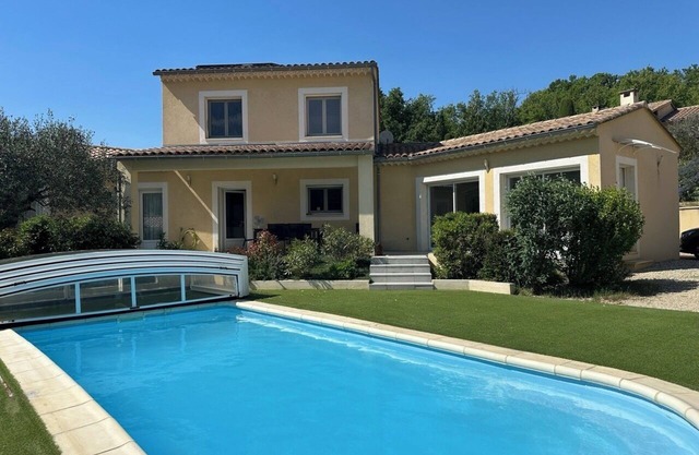 Villa - piscine privée et jardin Villa - private pool and garden 5 min de Buis