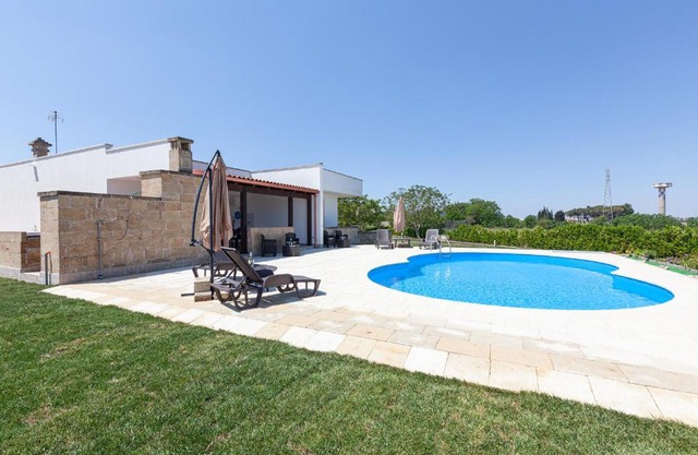 Villa piscina idromassaggio sauna biliardo m860