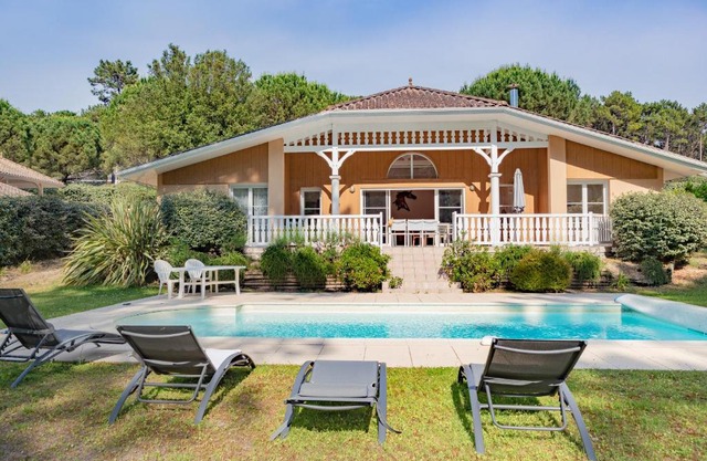 villa piscine chauffée 10pers dans cadre exceptionnel-AG19