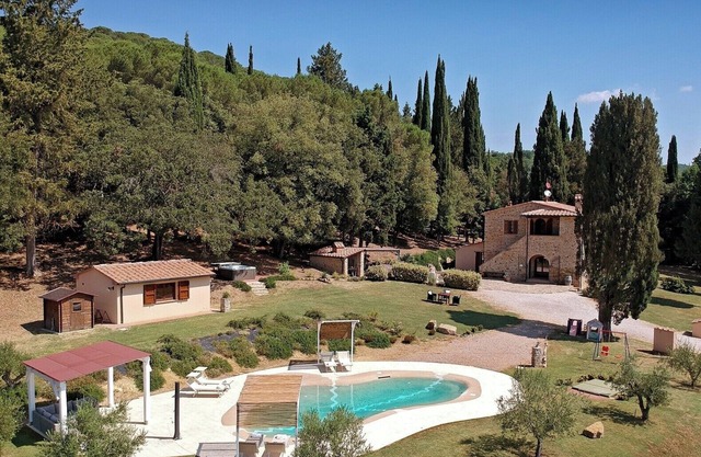 Villa 'Podere Cafaggio' con piscina privada, terraza privada y aire acondicionado