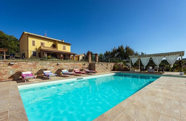 Villa Poggio al Sole by VacaVilla