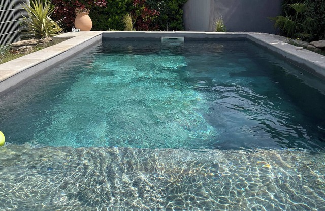 Villa pool jacuzzi