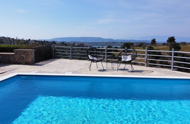 Villa, pool & seaview, a short drive to the beach