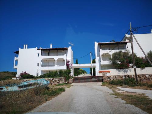 Villa Poseidonia Punta Zeza (Lavrio) by the beach