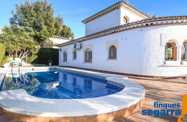 Villa privada con piscina y barbacoa