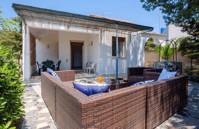 Villa 'Punta Prosciutto Vista Mare' con vistas al mar, Wi-Fi y aire acondicionado