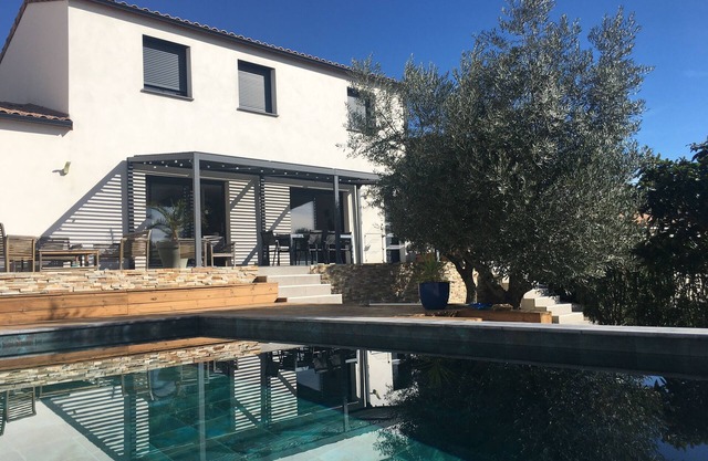 Villa Récente et Chaleureuse, Entre Vignes et Garrigue, Proche Plage et Rivière