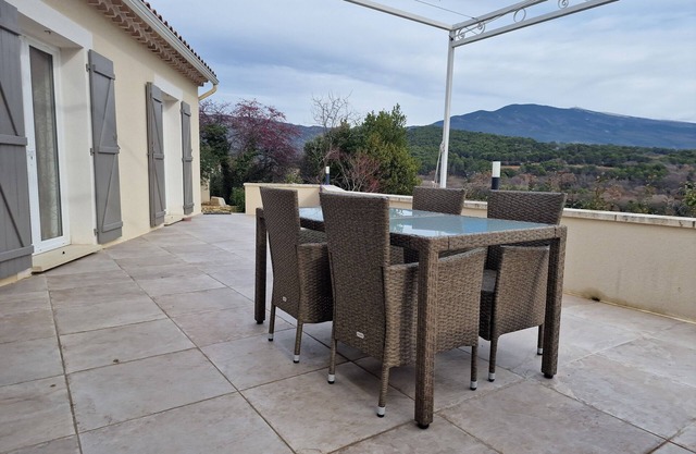 Villa Récente Avec Piscine - vue Dégagée sur le Mont-ventoux