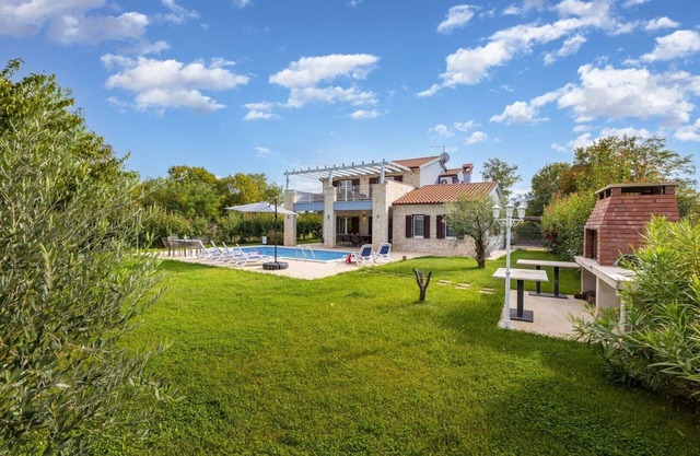 Villa Ragusa-hermosa villa con piscina cerca de Rovinj