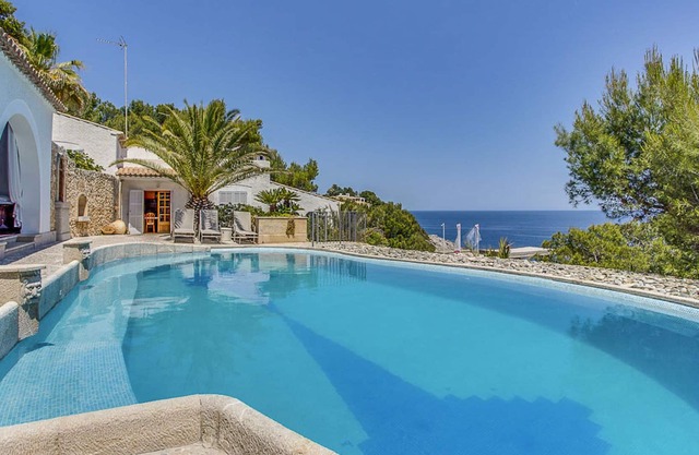 "Ran de Mar" con vistas al mar y a la montaña, piscina, aire acondicionado, jardín, terraza y Wi-Fi