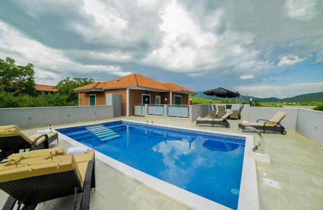 VILLA REBECCA, Muć - Split