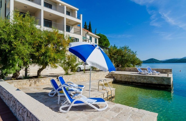 Apartamento Villa Regina Maris A2, playa privada para 6 personas, terraza doble