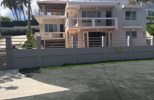 "VILLA REINA" Villa frente al mar con piscina privada en la playa aislada !!!