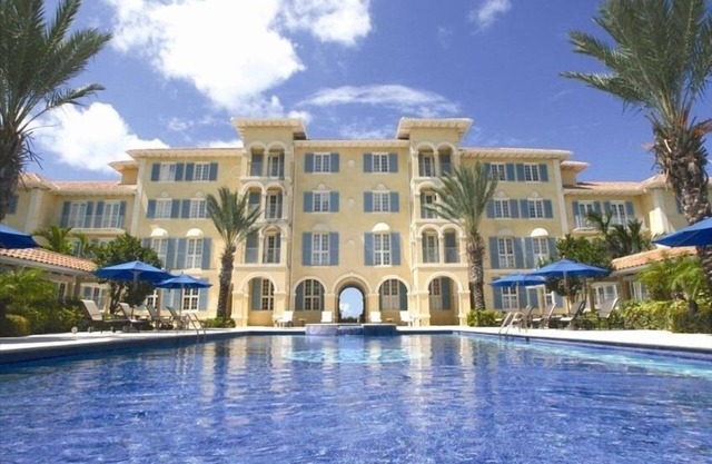 Villa 308 3er piso dlx 3 dormitorios, 3 baños frente al mar (para 6-7)
