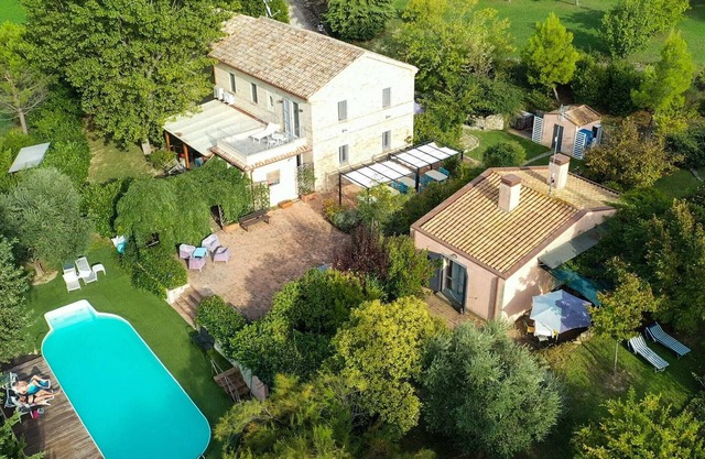 Atractiva villa con piscina