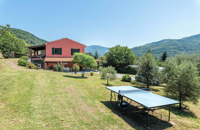 Villa 'Rifugio Arcobaleno' con vistas a la montaña, piscina climatizada y Wi-Fi