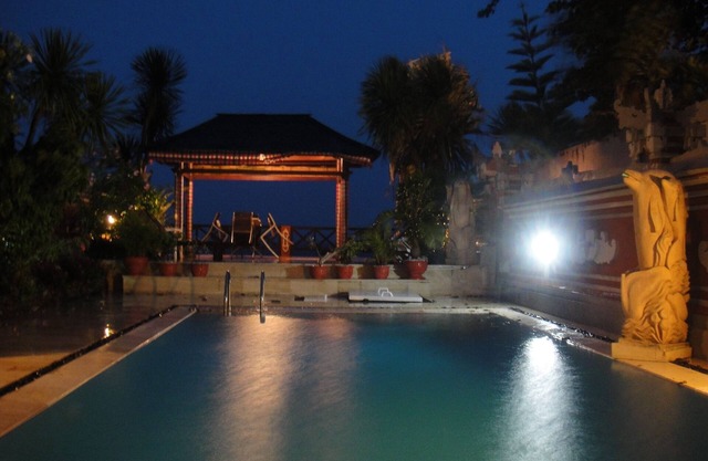 Villa Rindik - Frente al Mar - En la ciudad - Gran piscina privada - Perfecto!