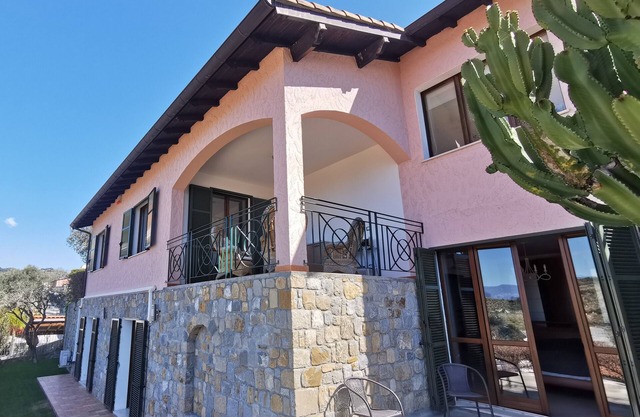 "Villa Riviera" Between sea view + mountain view with pool + BBQ terrace near the coast!