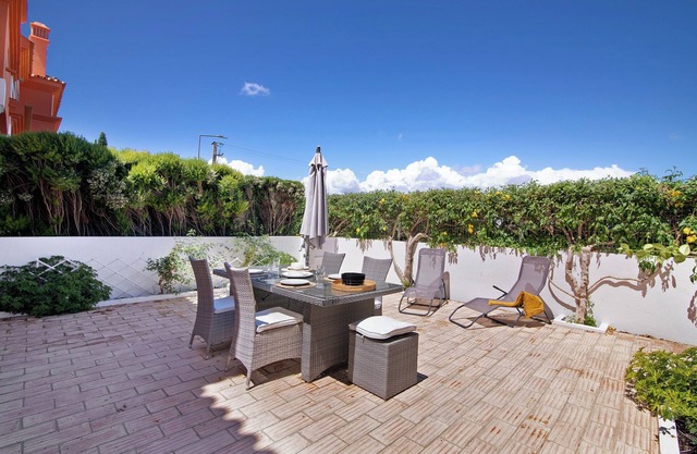 Villa "Rose House" con piscina compartida, terraza privada y A/C
