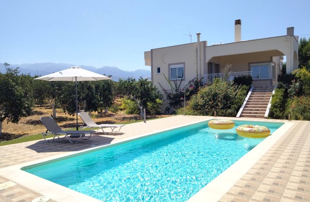 Villa Rosemagnolia, piscina de 35m², en verde, jardines, pleno sol cerca de todo