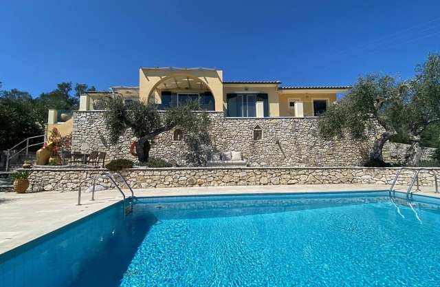 Villa Rosemary - villa moderna de 2 dormitorios con piscina infinita privada y vistas al mar
