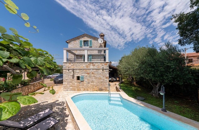 Auténtica casa de piedra de Istria con piscina privada