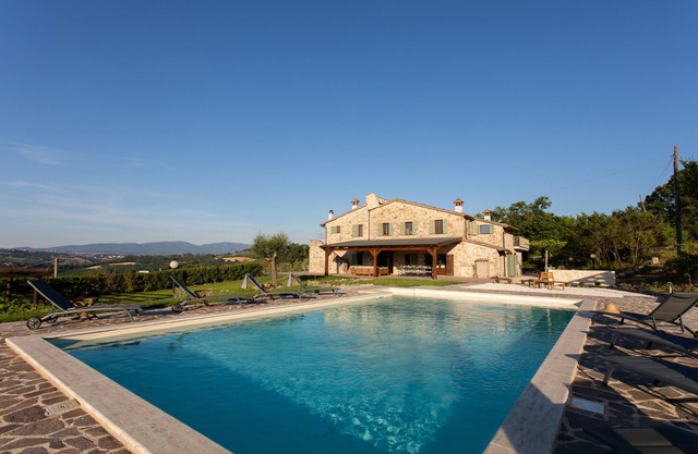 VILLA ROSMARINO: scenic views, air conditioned, stylish interiors