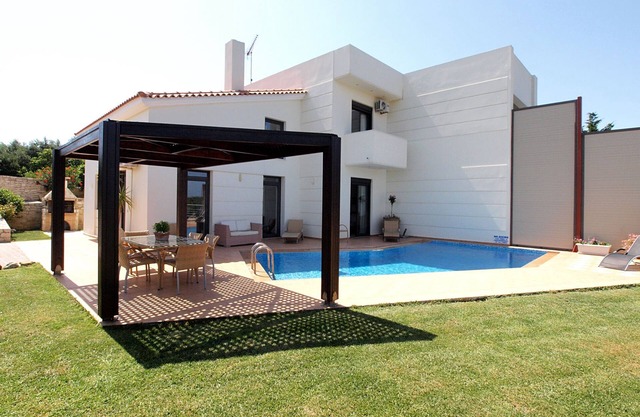 Villa Rotunda B with private swimming pool in Kolympari beach