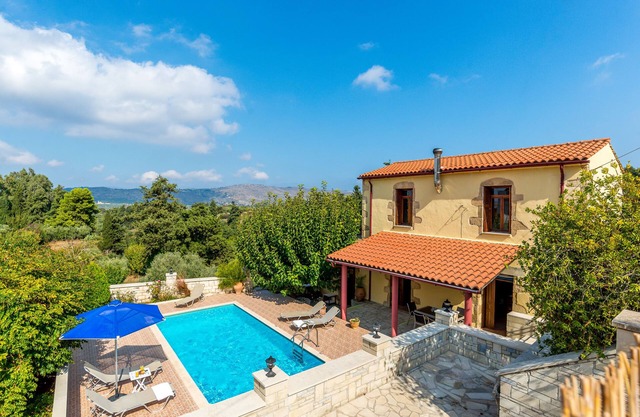 Villa Roussa, hermosa villa de piedra en el tradicional pueblo de Maza